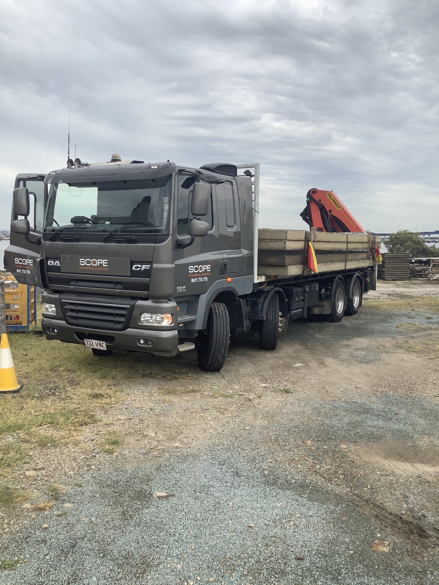 Which Crane Hire Truck is Best for Commercial Construction in Brisbane